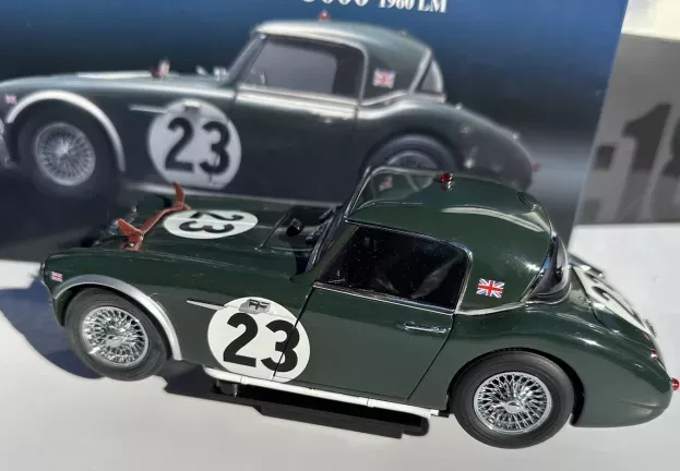 Kyosho Austin Healey 3000 N 23 24h Le Mans 1960 1:18 08147A
