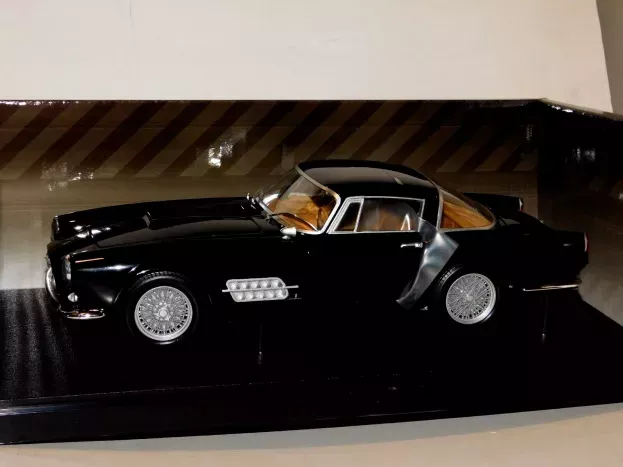 Hot Wheels Ferrari 410 Superamerica 1956 1:18 T6246