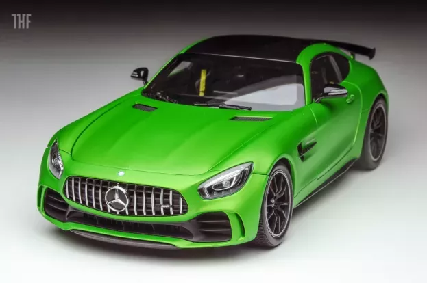 Almost Real Mercedes Gt-r Amg V8 Biturbo 2017 1:18 ALM820701