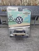 Greenlight Volkswagen T2 Minibus With Surfboard 1973 1:64 29956