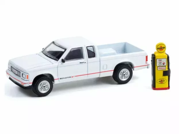 Greenlight Gmc Sonoma St Pick-up With Vintage Pennzoil Gas Pump 1991 1:64 97120D