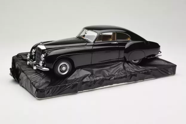 Minichamps Bentley R-type Continental 1954 1:18 100139420