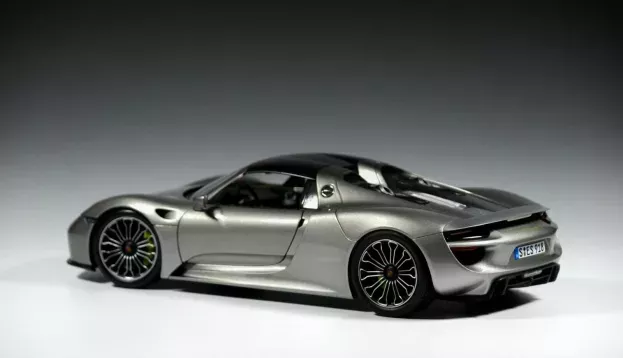 Minichamps Porsche 918 Spyder 2014 1:18 WAP0210200E