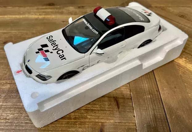 Kyosho Bmw 6-series M6 Coupe Safety Car Motogp Season 2006 1:18 08707GPB