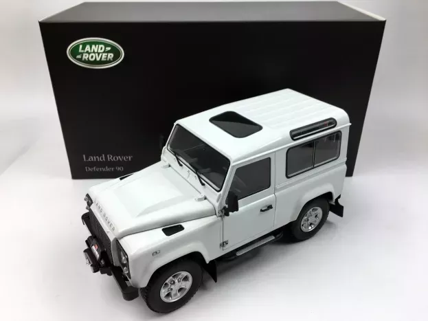 Kyosho Land Rover Land New Defender 90 2007 1:18 08901FW