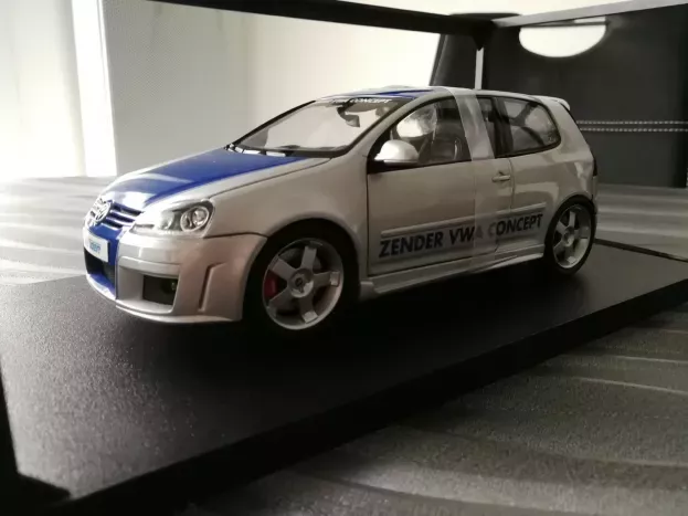 Norev Volkswagen Golf V Zender 1:18 188451