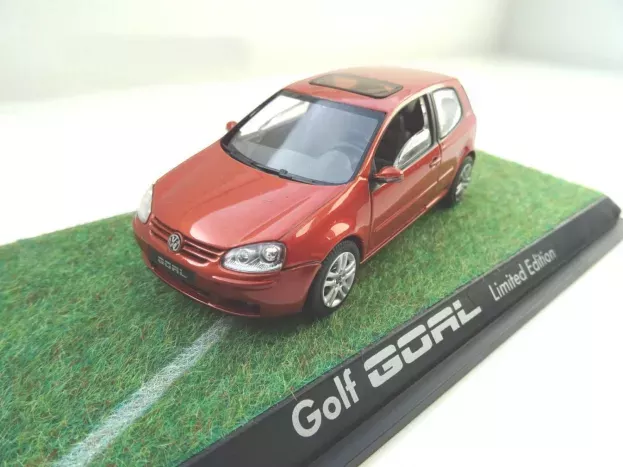 Schuco Volkswagen Golf V Goal 4-door 2003 1:43 5X0099300600