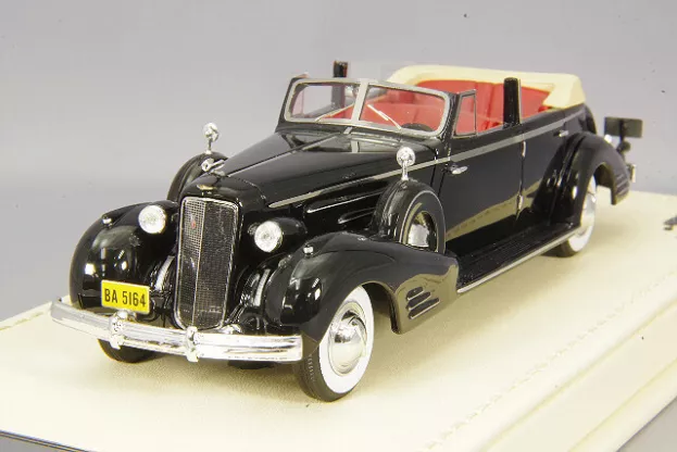 Truescale Cadillac V16 Convertible Sedan Open 1936 Base In Pelle Leather Base 1:43 TSMCE164310