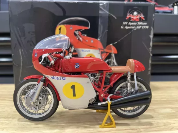 Minichamps Mv Agusta 500 N 1 500cc World Champion 1970 Giacomo Agostini 1:12 122700001