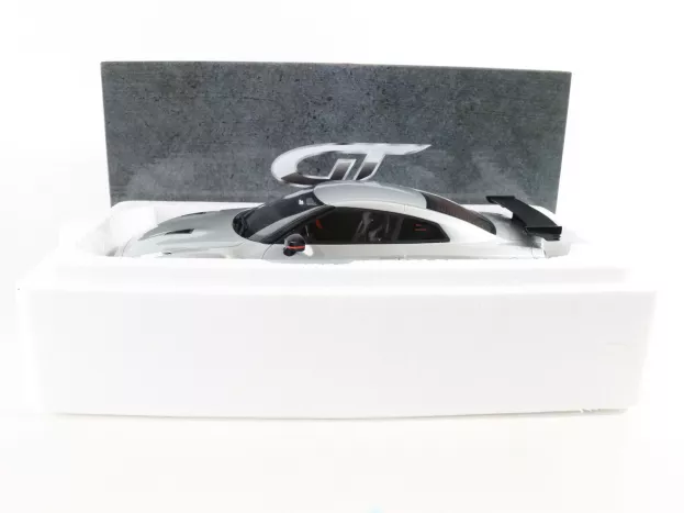 GT Spirit Nissan Gt-r r35 Nismo 2016 1:18 KJ004