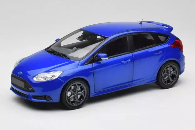 Minichamps Ford Focus St 2011 1:18 110082001