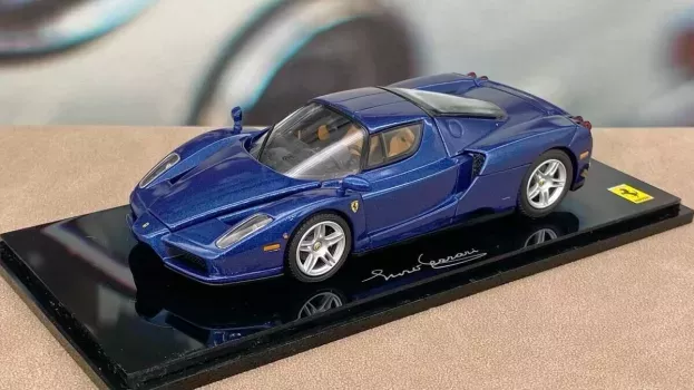 Kyosho Ferrari Enzo 2002 With Openings 1:43 05001BL
