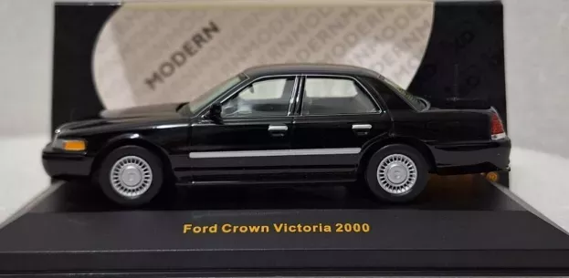 IXO Models Ford Crown Victoria 2000 1:43 MOC036
