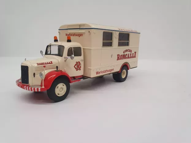 Premium Classixxs Mercedes L3500 Truck Circus Roncalli 1:43 12400