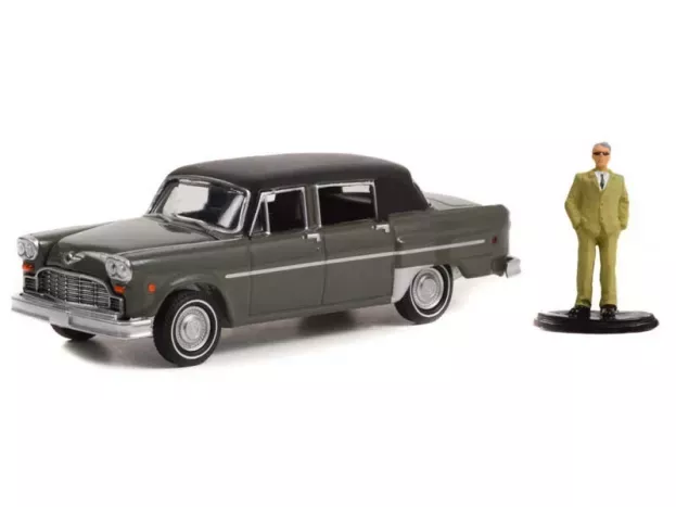 Greenlight Checker Marathon A12 With Driver In Suit 1982 1:64 97130C