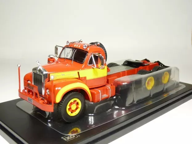 IXO Models Mack B61 Tractor Truck 3-assi 1953 1:43 TR131.22