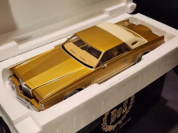 BoS Models Lincoln Continental Mark V 1978 1:18 BOS326