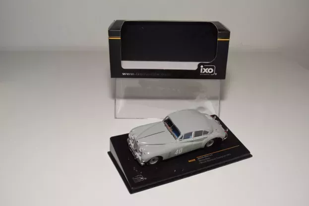 IXO Models Jaguar Mkvii N 40 Winner Silverstone Touring Car 1953 Stirling Moss 1:43 RAC238