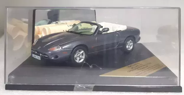 Vitesse Jaguar Xk8 Cabriolet 1999 1:43 VMC046
