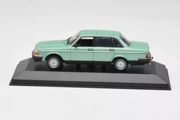 Minichamps Volvo 240gl 1986 1:43 400171402