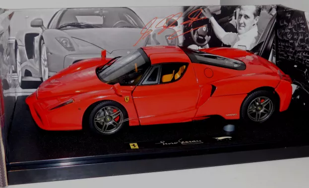 Hot Wheels Ferrari Enzo 2005 Personal Car Michael Schumacher 1:18 N2058