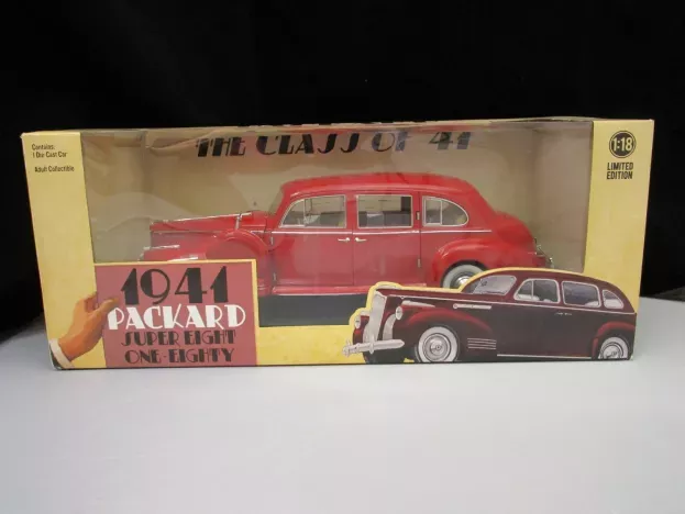 Greenlight Packard Super Eight One Eight 1944 1:18 12971