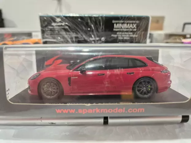 Spark Porsche Panamera 4 E-hybrid Sport Turismo 2018 1:43 S7616