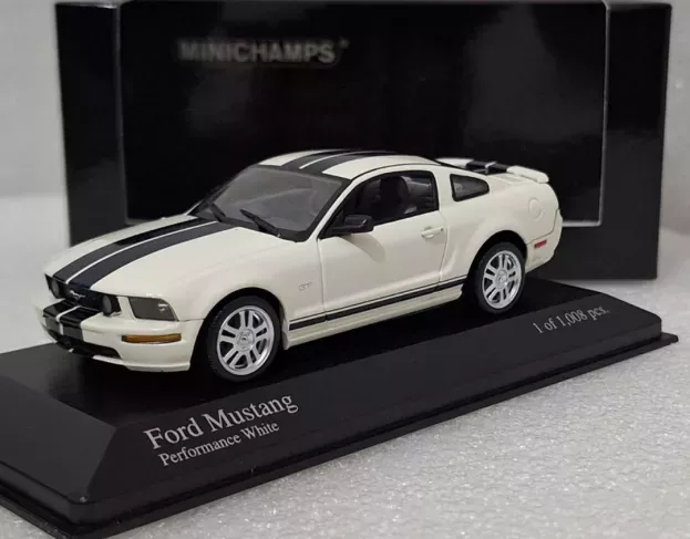 Minichamps Ford Mustang Gt 2005 1:43 400084124