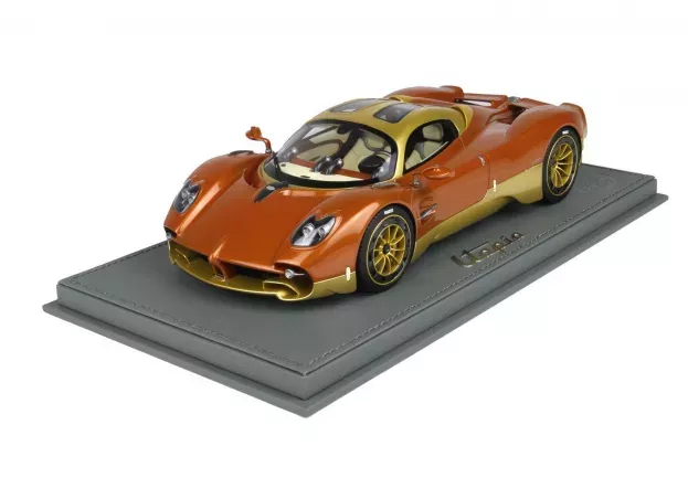 BBR Pagani Utopia 2022 Con Vetrina With Showcase 1:18 P18223D-VET