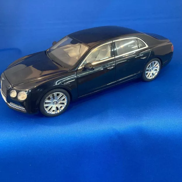 Kyosho Bentley Flying Spur W12 2013 1:18 08891NX