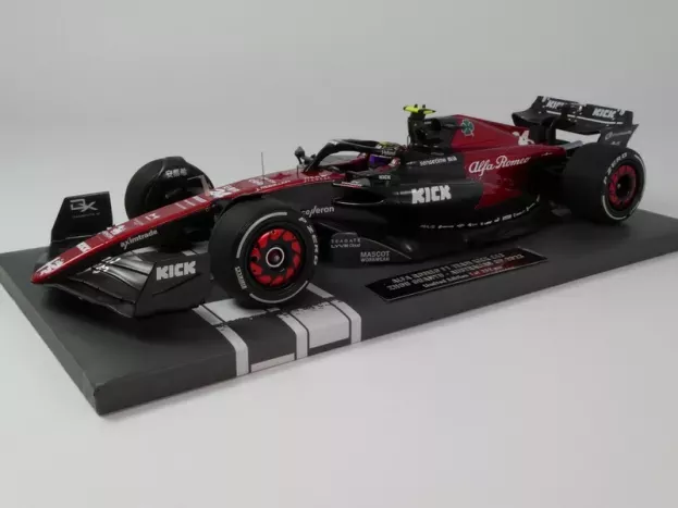 Minichamps Alfa Romeo F1 C43 Team Stake N 24 Season 2023 Guanyu Zhou 1:18 117230124