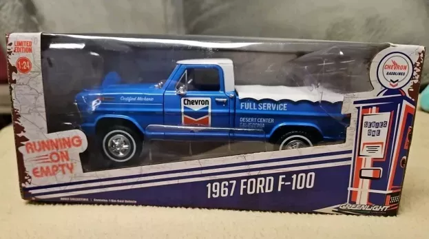 Greenlight Ford F-100 Pick-up Chevron Fuel Service 1972 1:24 85013