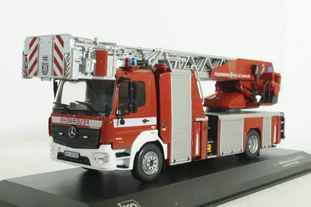 IXO Models Mercedes Atego Dlk 23 12 Truck Scala Cestello Feuerwehr 2018 1:43 TRF024S