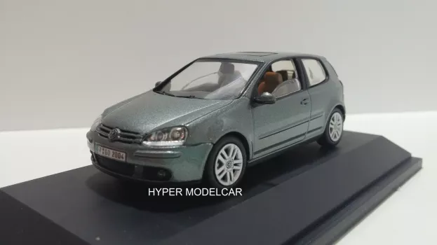 Schuco Volkswagen Golf V 3-door 2003 1:43 821930111
