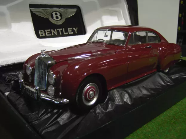 Minichamps Bentley R-type Continental 1954 1:18 100139421