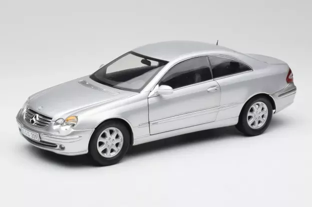 Kyosho Mercedes Clk-class Coupe 2002 1:18 B66962144