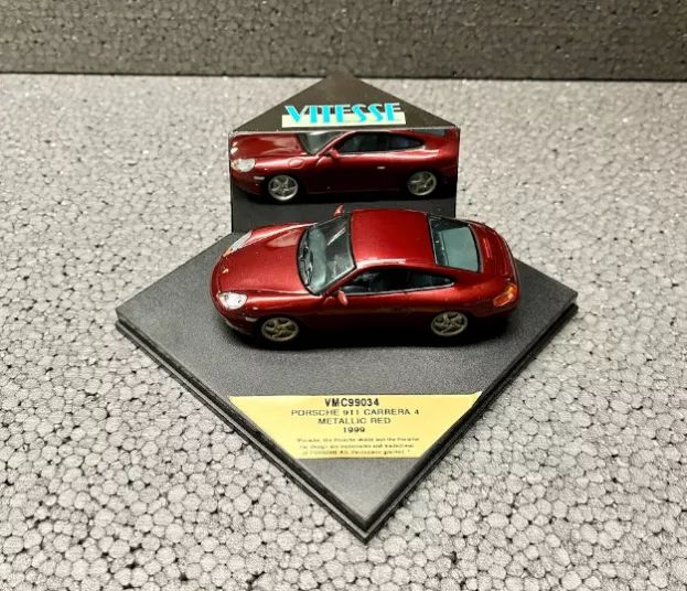 Vitesse Porsche 911 Carrera 4 1999 1:43 VMC99034