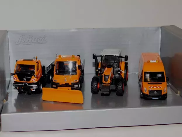 Schuco Mercedes Set Kommunal Aktuell Unimog U20 Truck Unimog U300 Spazzaneve Snownplough Claas Arion 540 Volkswagen Crafter Van 1:87 25893