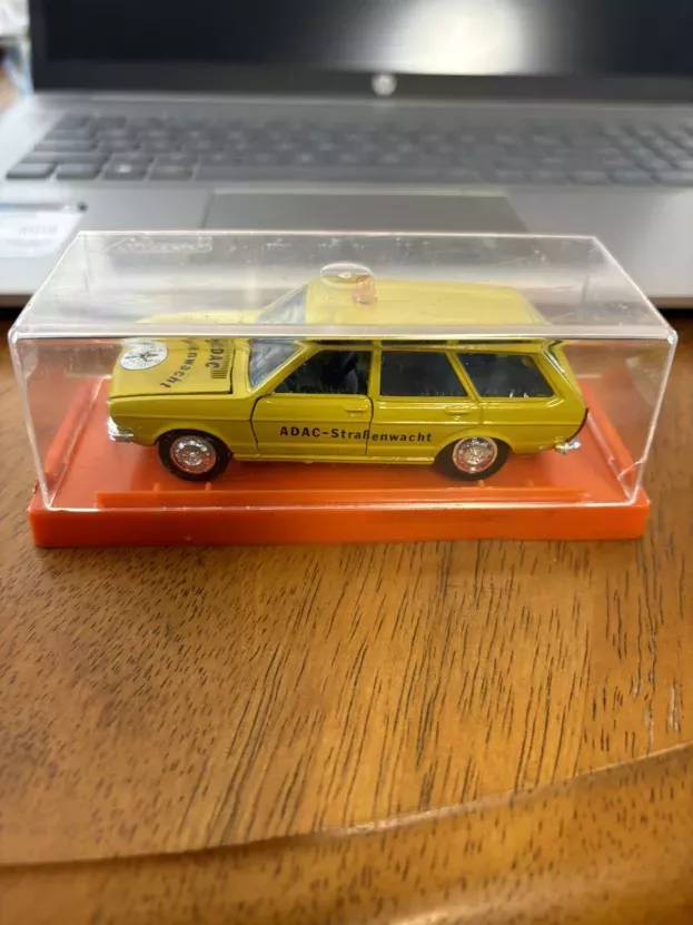 Schuco Volkswagen Passat Variant sw Adac 1:43 630