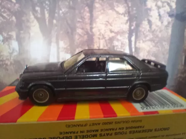 Solido Mercedes 190e-16 1983 1:43 1352