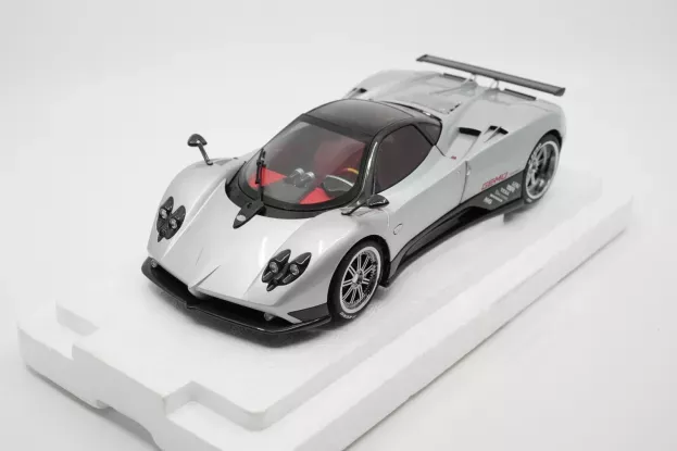 Almost Real Pagani Zonda F 2005 1:18 ALM850401001