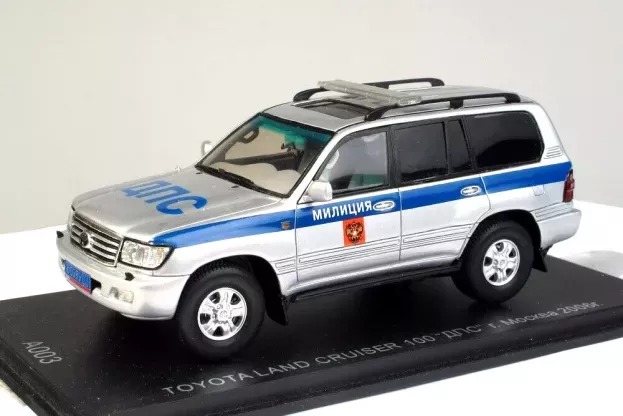 Spark Toyota Land Cruiser 100 Vx Limited V8 Russian Police Moscow 2006 1:43 A003