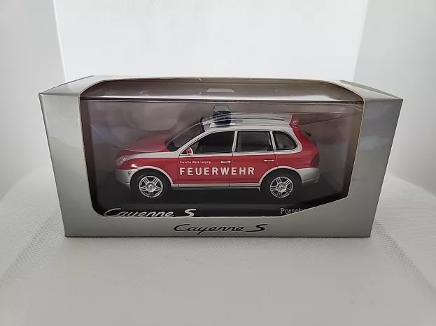 Minichamps Porsche Cayenne S Fuerwehr Porsche Leipig Fire Brigade 2002 1:43 WAPC2060116