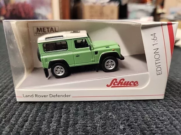 Schuco Land Rover Land Defender 90 1983 1:64 452018100