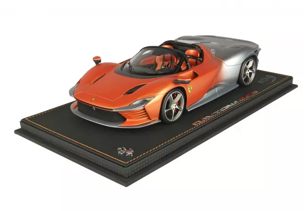 BBR Ferrari Daytona Sp3 Open Roof Icona 2022 Con Vetrina With Showcase 1:18 P18214ST-VET