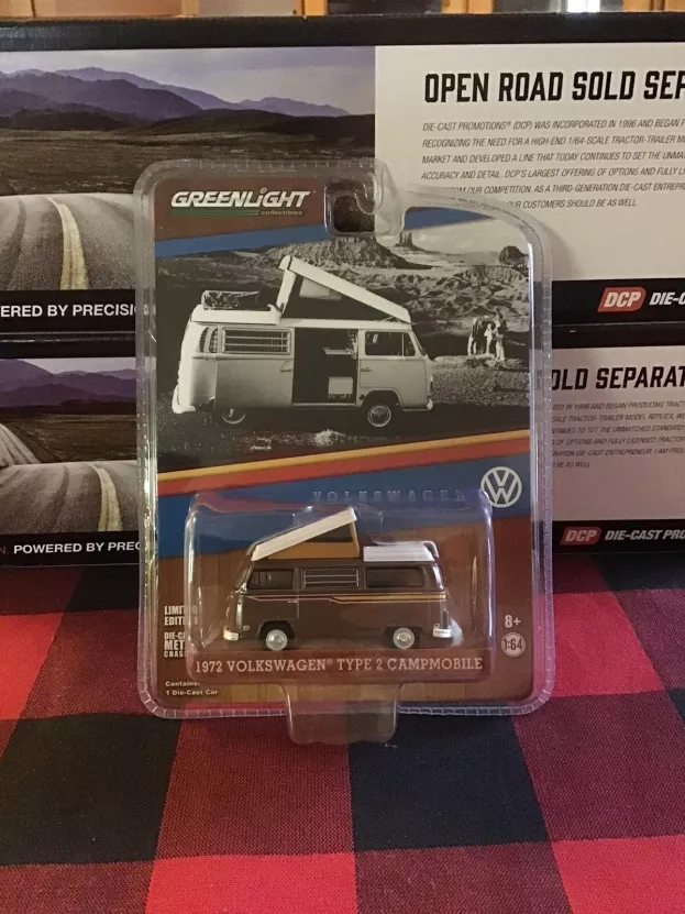 Greenlight Volkswagen T2 Campmobile 1972 1:64 29812