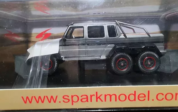 Spark Mercedes G-class G63 V8 Amg 6x6 W463 2013 1:43 S1070