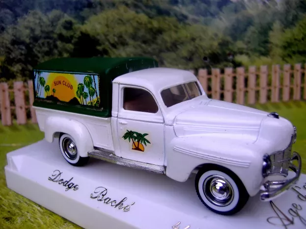 Solido Dodge Pick-up Van Bache Sun Club 1940 1:43 4421
