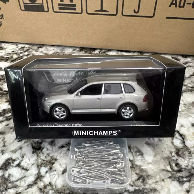 Minichamps Porsche Cayenne Turbo 2002 1:43 400061081