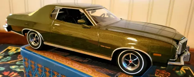 Greenlight Ford Gran Torino 1976 1:18 19018